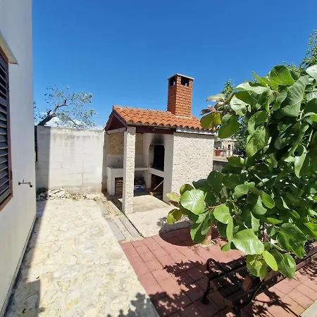 Modern And Cozy 2 Min From The Sea And Center Appartement Turanj