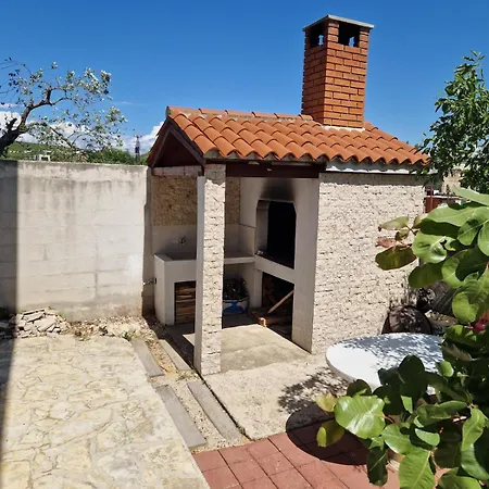 Modern And Cozy 2 Min From The Sea And Center Appartement Turanj