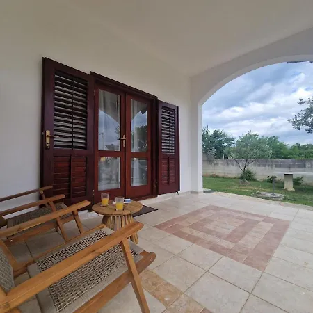 Modern And Cozy 2 Min From The Sea And Center Appartement Turanj