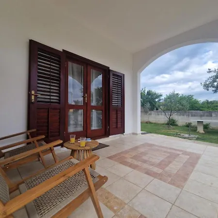 Modern And Cozy 2 Min From The Sea And Center Appartement Turanj