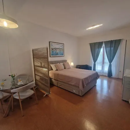 Appartement Modern And Cozy 2 Min From The Sea And Center Turanj