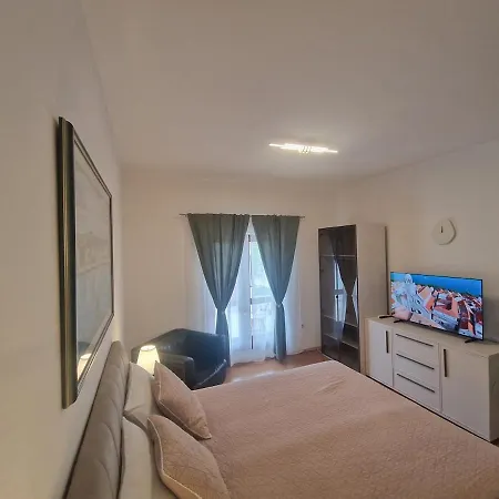 Appartement Modern And Cozy 2 Min From The Sea And Center Turanj