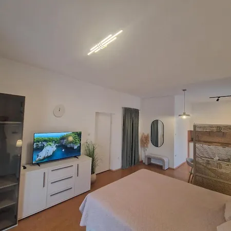 Modern And Cozy 2 Min From The Sea And Center Turanj